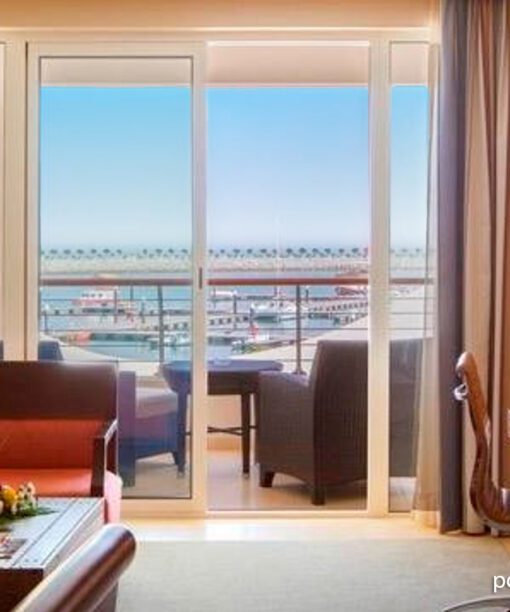 Alternative view of Omanas